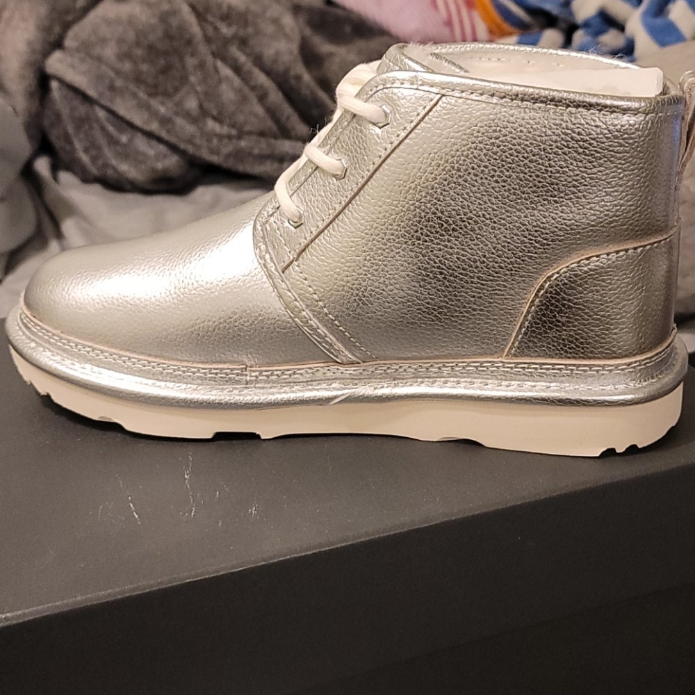 Ugg Neumel 2 never worn